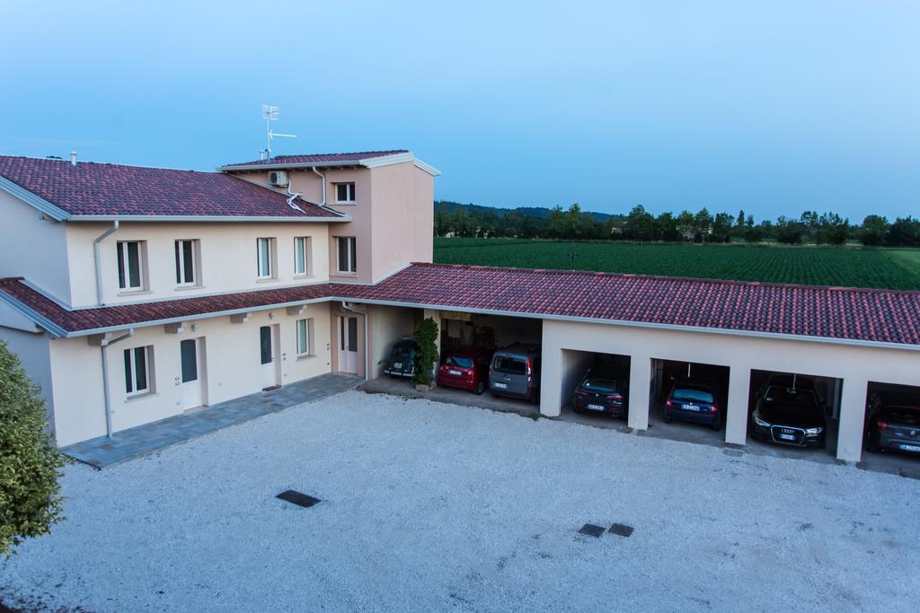 Lm House 01 Apartment Lonato Luaran gambar
