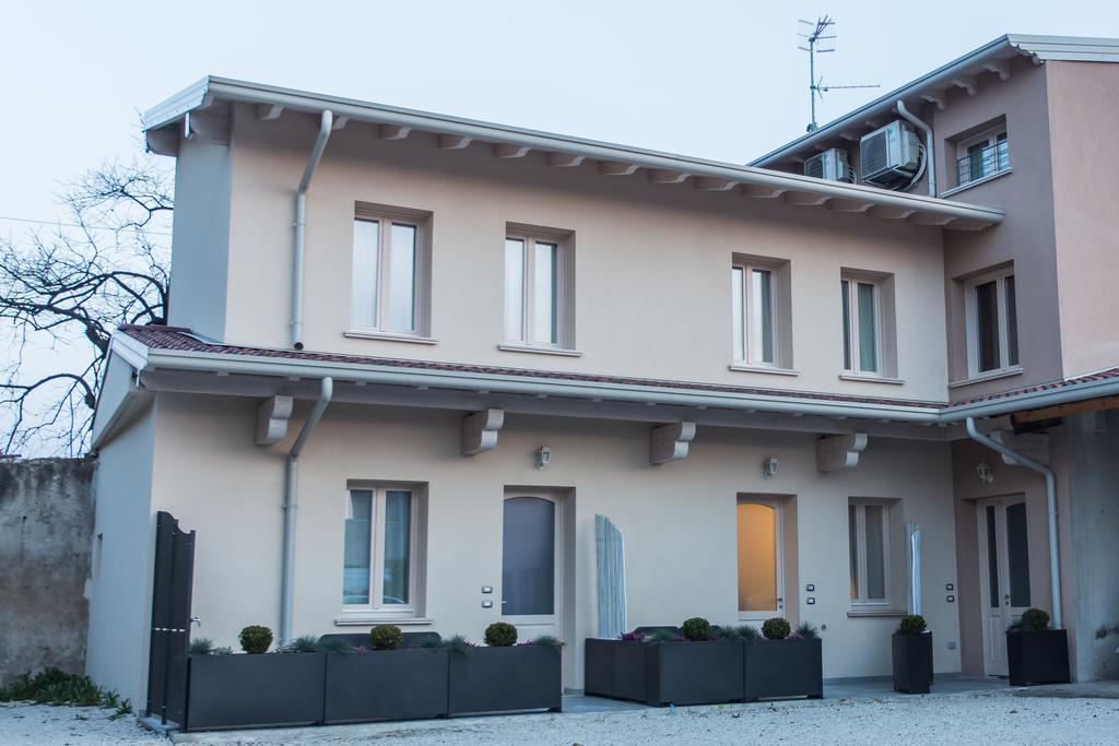 Lm House 01 Apartment Lonato Luaran gambar